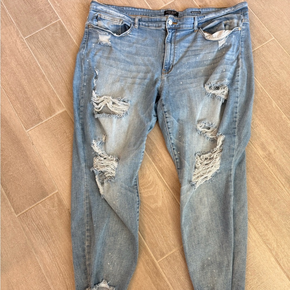 Judy Blue Boyfriend Distressed Blue Jeans 24W